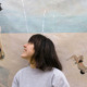 Gabriela Rudolph vor Ihrem Bild "Das Spiel"