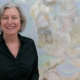 Monika Borchardt vor einem Bild in ihrer Ausstellung "New Pastels"