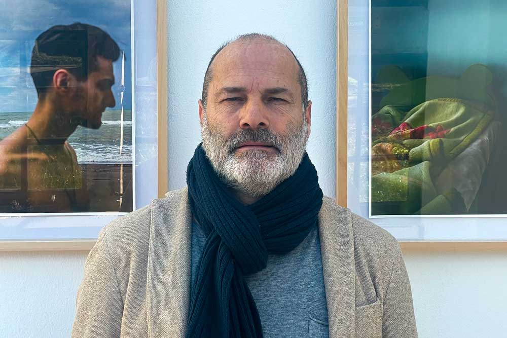 Theodor Barth Der Fotograf Theodor Barth in seiner Ausstellung "Argo" im Glashaus
